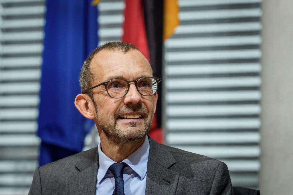 Der CDU-Politiker Thomas Röwekamp ist Vorsitzender des Verteidigungsausschusses. - Foto: Michael Kappeler/dpa