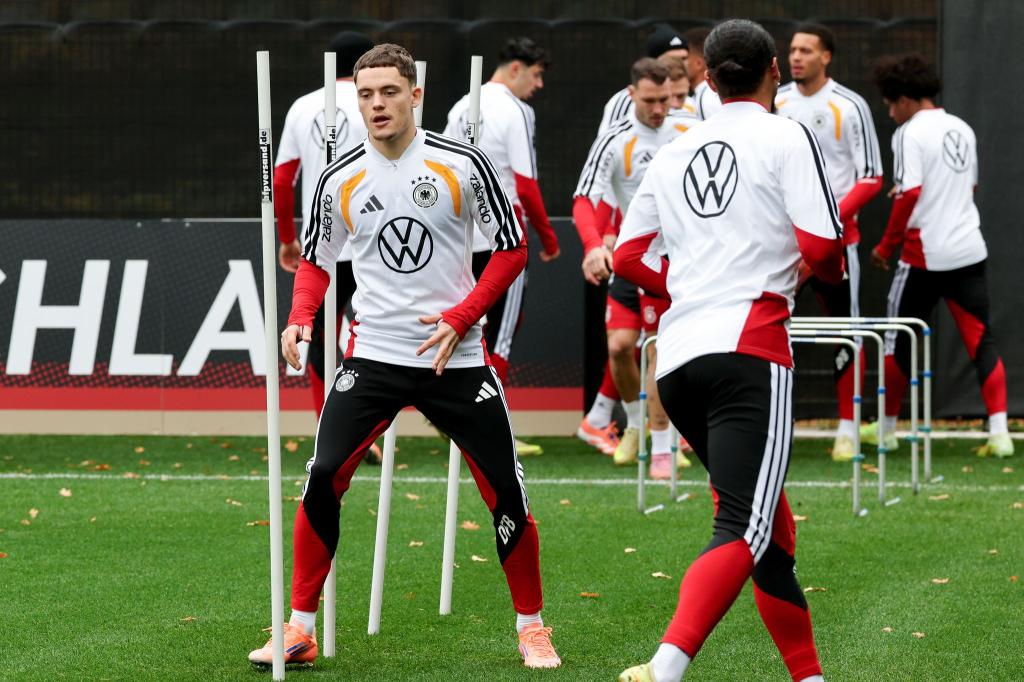 Kevin Schlotterbeck konnte nicht mit Florian Wirtz (vorn) trainieren. - Foto: Christian Charisius/dpa