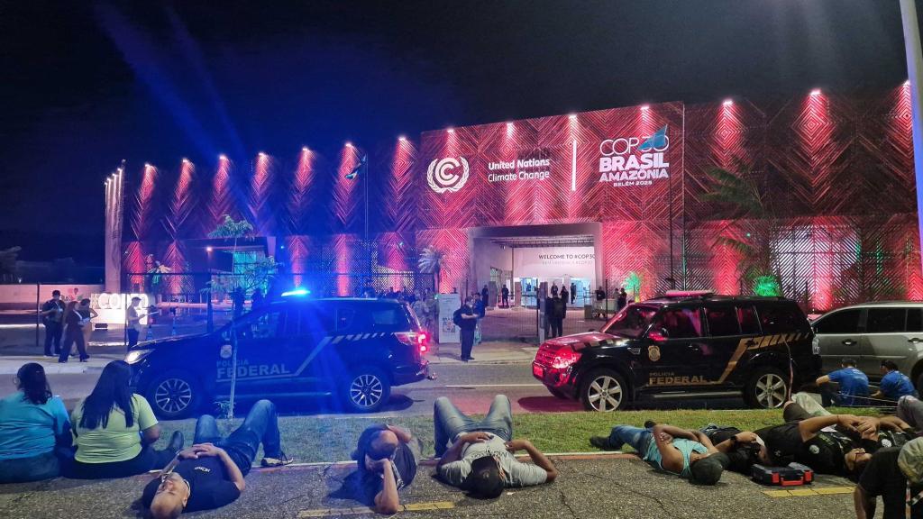 Auch die brasilianische Bundespolizei war im Einsatz. - Foto: Larissa Schwedes/dpa