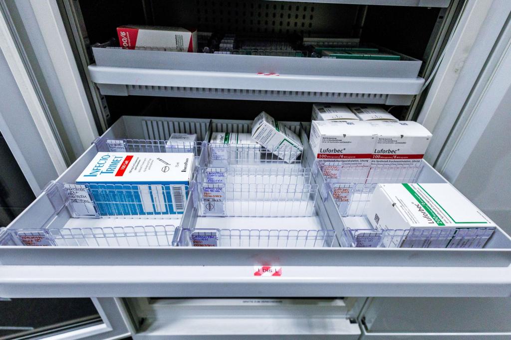 Die Pharmabranche in Deutschland wächst, doch es kommt immer wieder zu Arzneiengpässen (Archivbild) - Foto: Carsten Koall/dpa