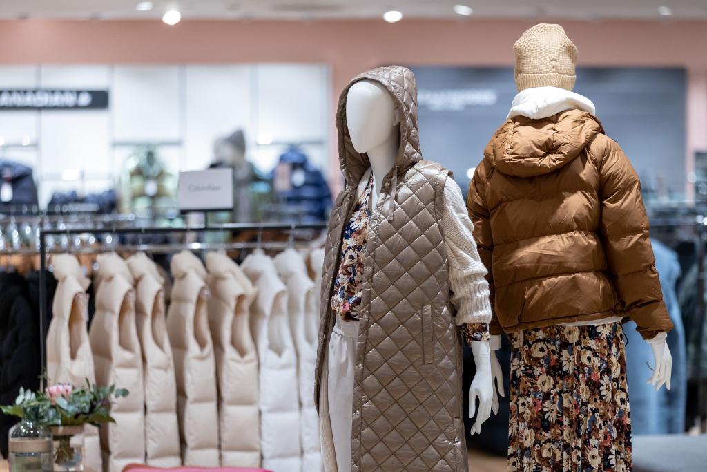 Intersport expandiert weiter - und mischt nun auch im Modehandel mit. (Symbolbild) - Foto: Daniel Karmann/Deutsche Presse-Agentur GmbH/dpa