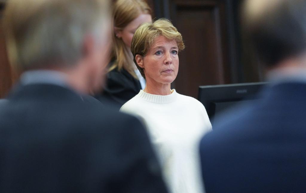 Christina Block reagiert mit Betroffenheit auf Audioaufnahmen von der Entführung ihrer Kinder in der Silvesternacht 2023/24. - Foto: Marcus Brandt/Pool dpa/dpa
