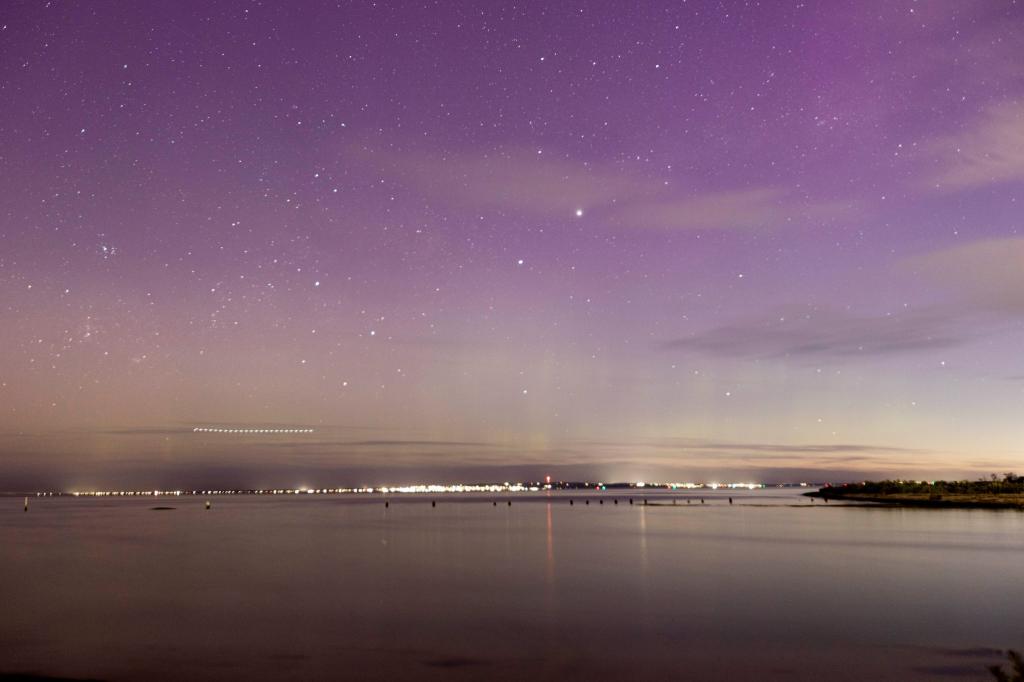 Die Aurora Australis begeisterte Menschen in Australien und Neuseeland. - Foto: Ye Myo Khant/SOPA Images via ZUMA Press Wire/dpa