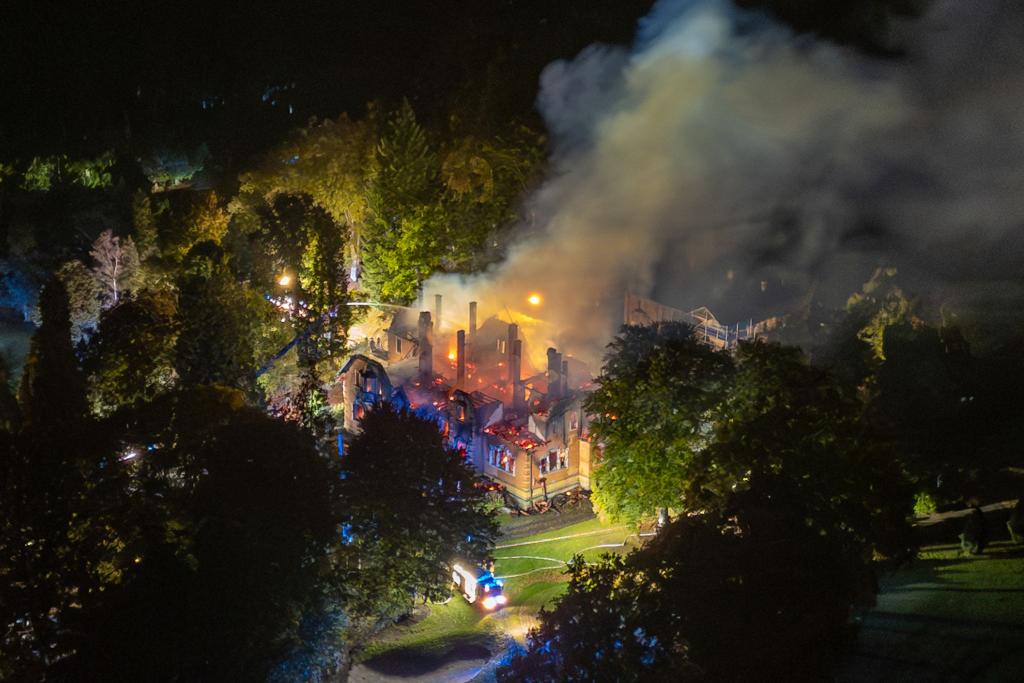 Das ehemalige Jagdschloss der Familie Thurn und Taxis brannte vollständig ab. Die Hintergründe sind noch unklar. (Archivfoto) - Foto: Lars Haubner/News5/dpa