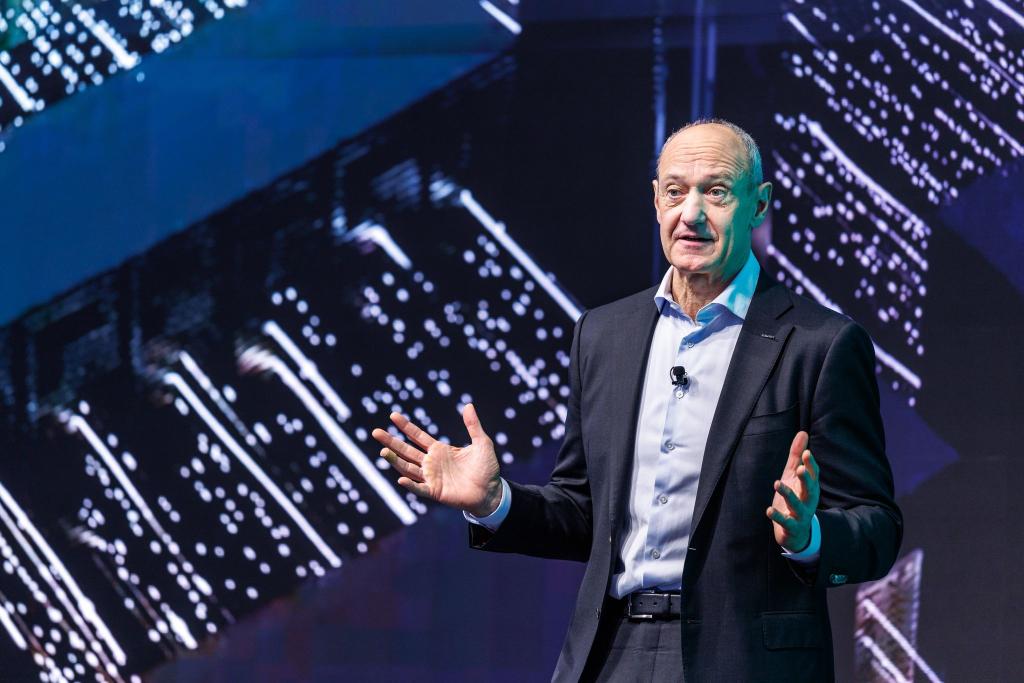 Siemens hat unter Konzernchef Roland Busch das dritte Jahr in Folge mit einem Rekordgewinn beendet. - Foto: Matthias Balk/dpa