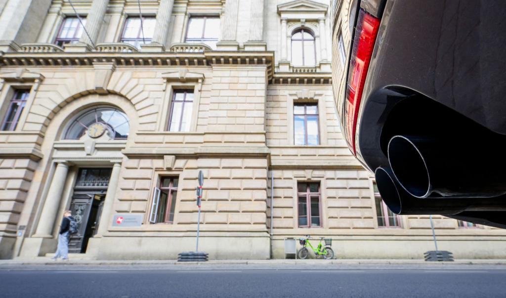 Am Landgericht Braunschweig beginnt ein weiteres Riesenverfahren rund um den Dieselskandal bei Volkswagen. (Archivbild) - Foto: Julian Stratenschulte/dpa Pool/dpa