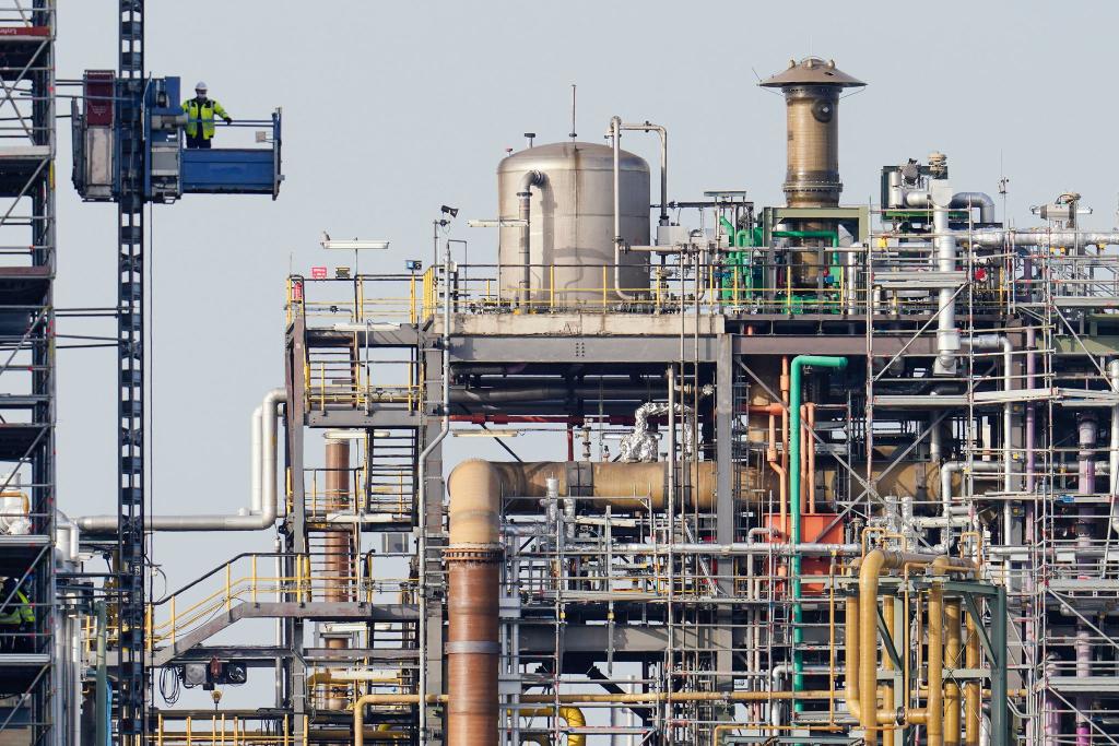Der Energieverbrauch der Industrie ist gestiegen - etwa in der Chemiebranche. (Symbolbild) - Foto: Uwe Anspach/dpa
