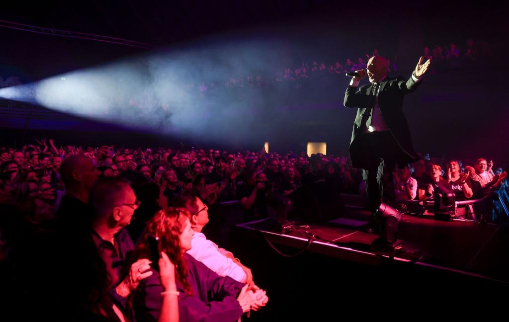 Unheilig sind zurück auf der Bühne. - Foto: Jan Woitas/dpa