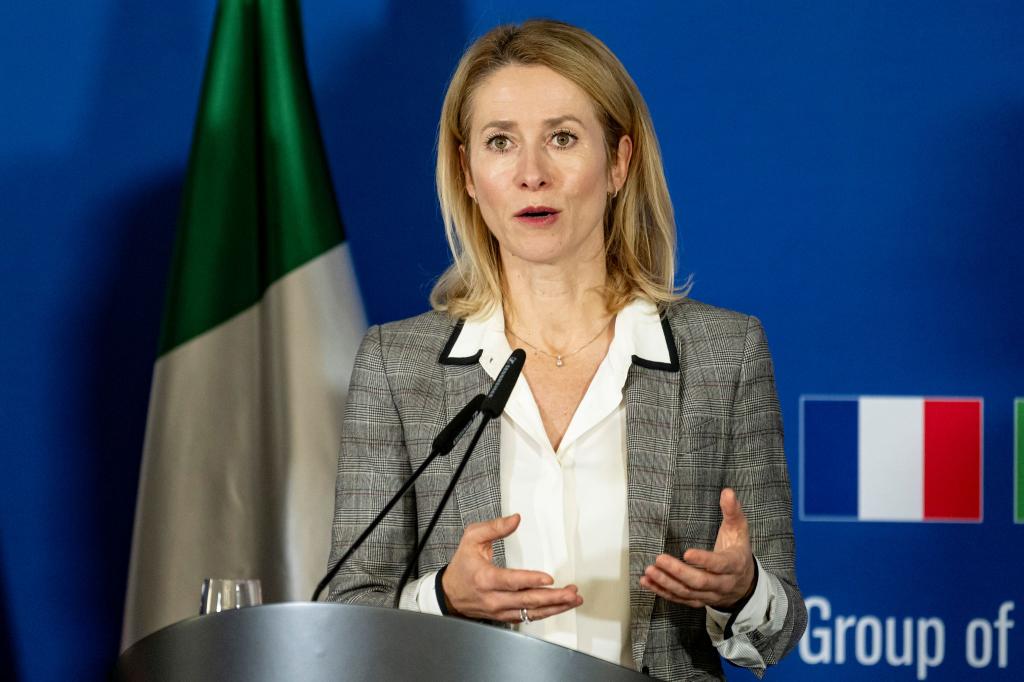 EU-Chefdiplomatin Kaja Kallas will mit Sanktionen Russlands Fähigkeit zur Kriegsführung einschränken. - Foto: Fabian Sommer/dpa