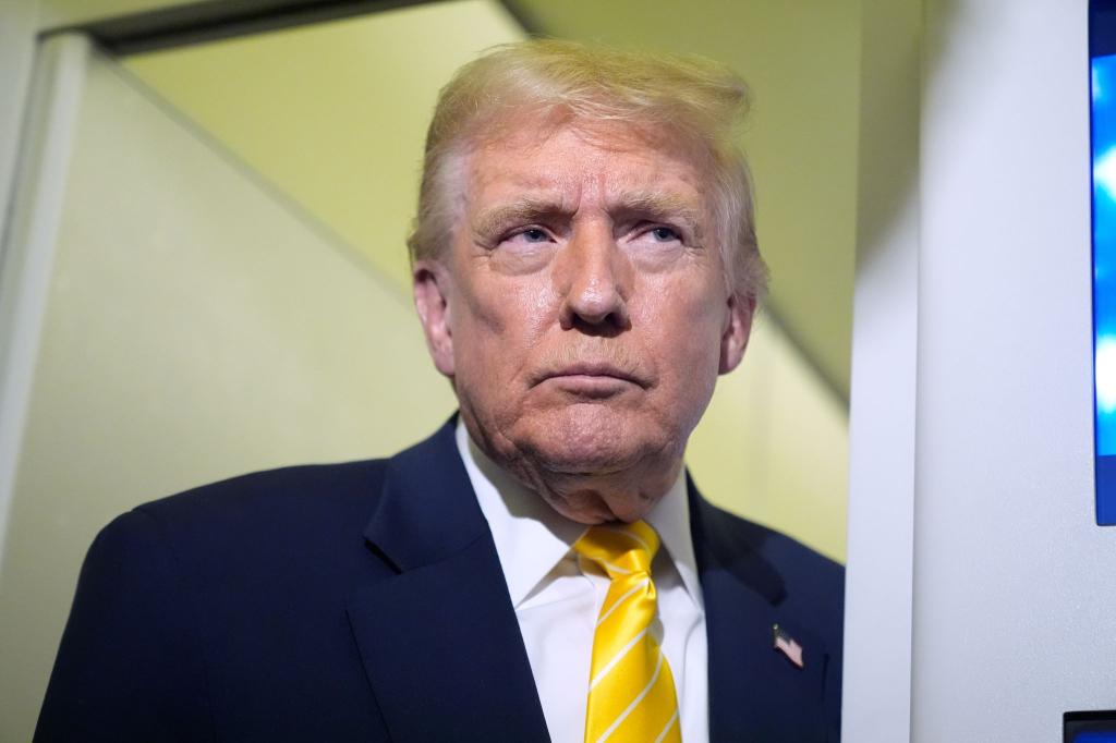 US-Präsident Trump will eine Milliardensumme von der BBC einklagen. - Foto: Manuel Balce Ceneta/AP/dpa