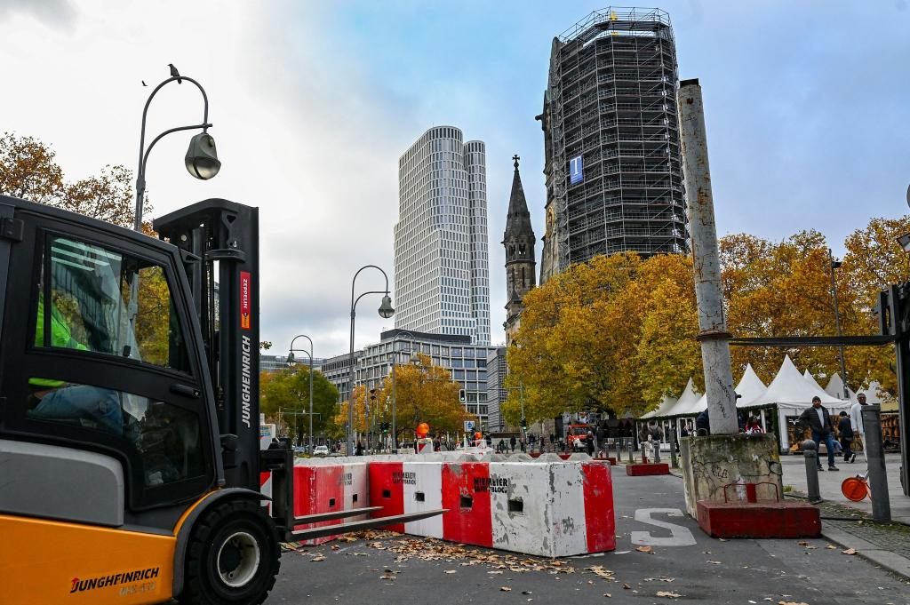 Sorgen vor Anschlägen auf Weihnachtsmärkten beschäftigen laut einer Umfrage rund zwei Drittel der Menschen in Deutschland. (Archivbild) - Foto: Jens Kalaene/dpa