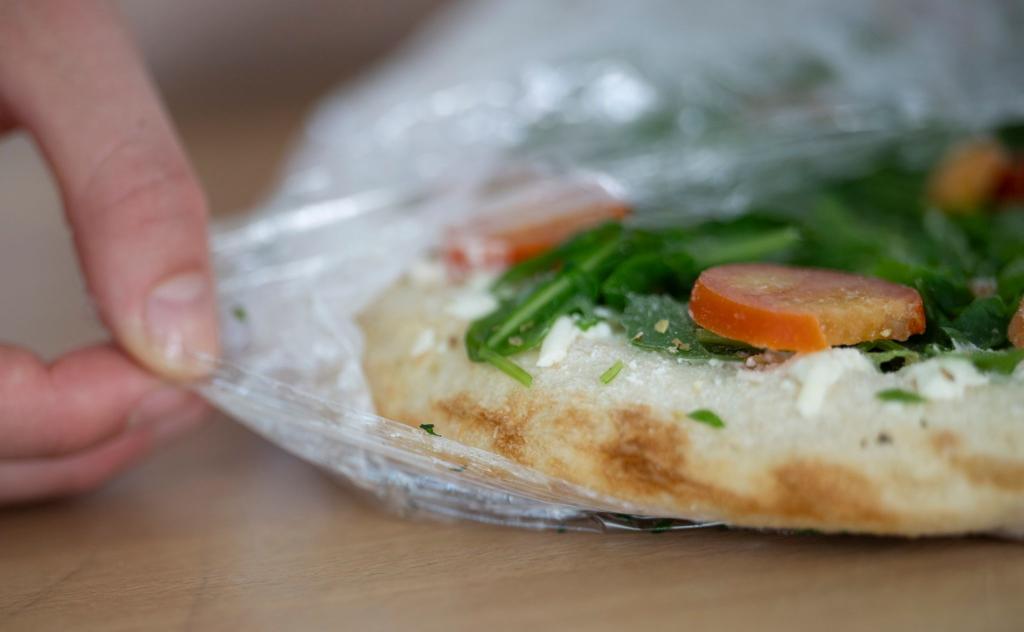 Wird Tiefkühlpizza künftig teuer? (Archivbild) - Foto: Marijan Murat/dpa