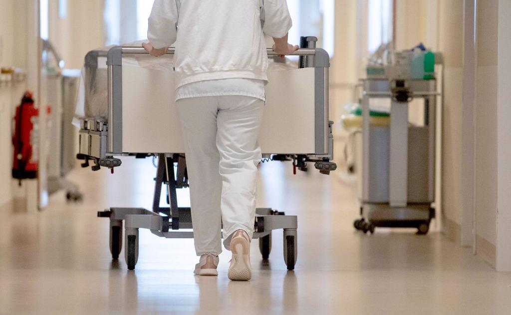 Deutsche Kliniken haben laut der KKH hohe Sicherheits- und Hygienestandards. (Symbolbild) - Foto: Marijan Murat/dpa