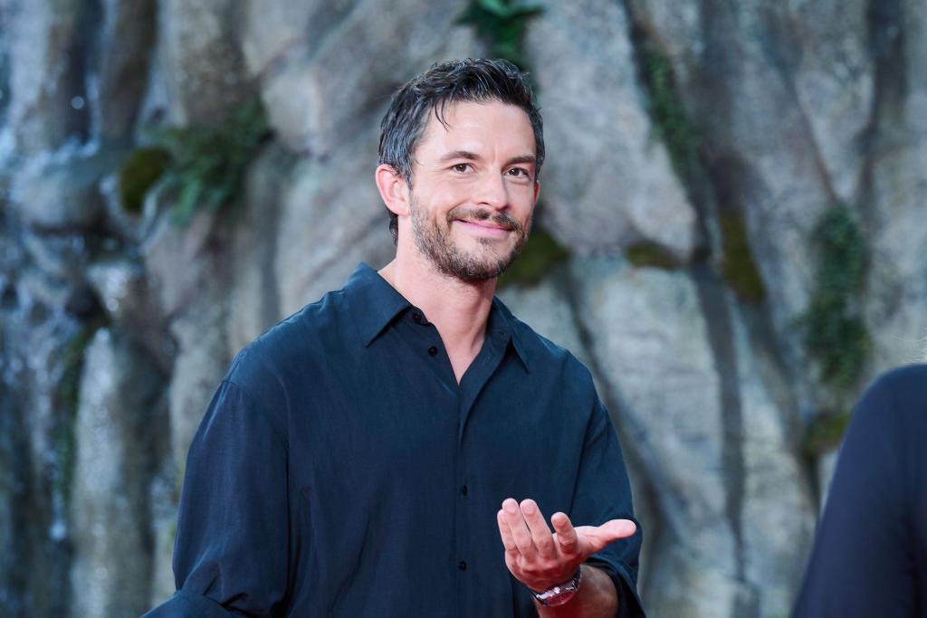 Hollywoodstar Jonathan Bailey hat über die Einschränkungen und Probleme gesprochen, die er in der Schule als schwuler Teenager hatte. (Archivbild) - Foto: Annette Riedl/dpa