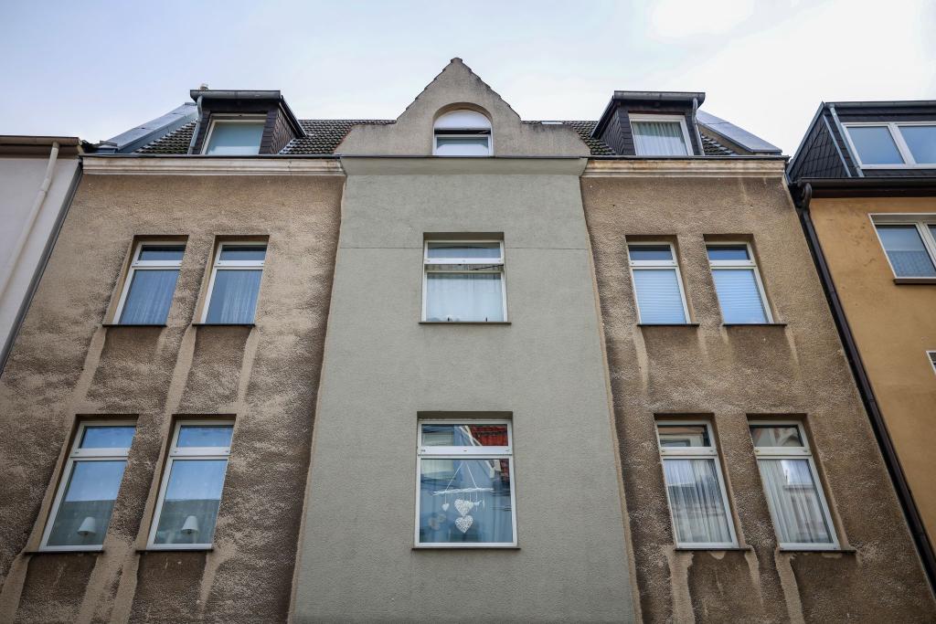 In diesem Mehrfamilienhaus im Bochumer Stadtteil Hamme ereignete sich der folgenschwere Polizeieinsatz. - Foto: Christoph Reichwein/dpa
