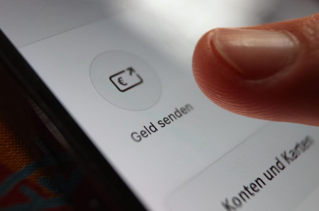 Der Bezahldienst Wero kann nun auch beim Online-Shopping genutzt werden. (Symbolbild) - Foto: Karl-Josef Hildenbrand/dpa