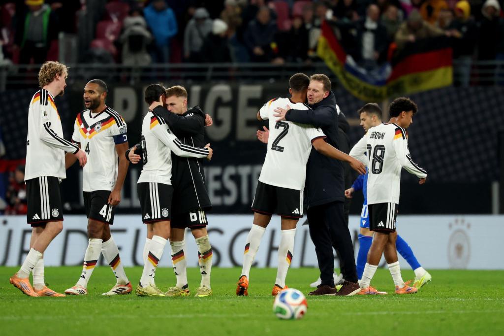 Alle erleichtert: Deutschland feiert das WM-Ticket. - Foto: Christian Charisius/dpa