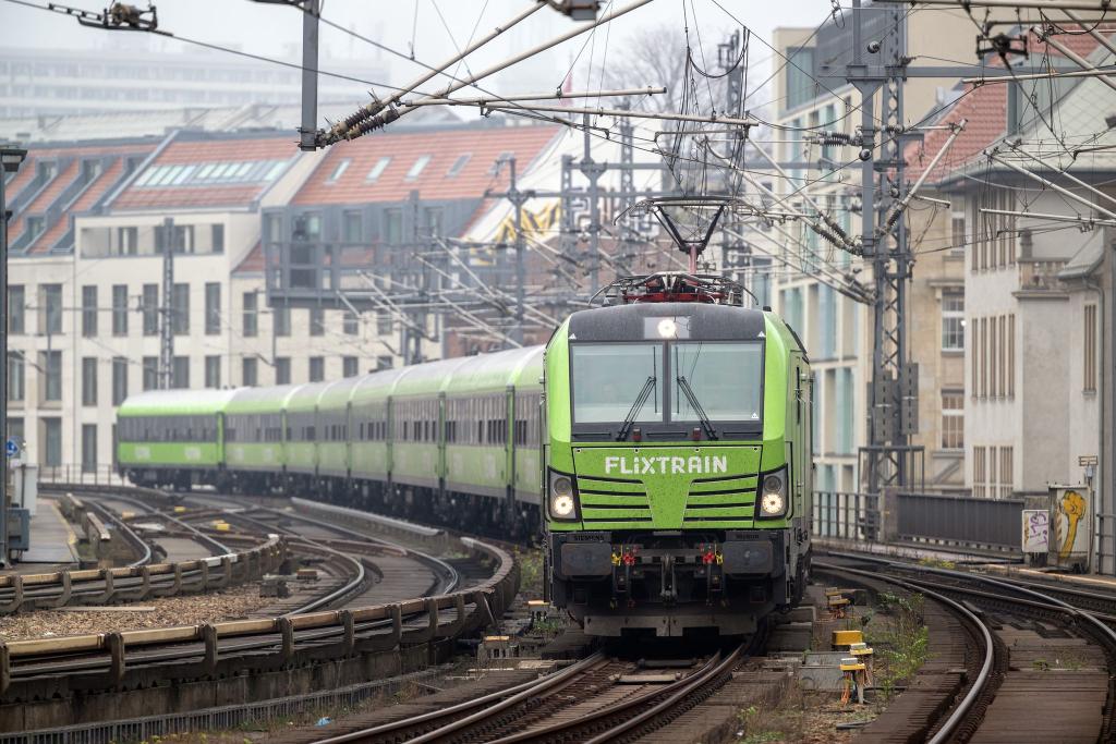 Flixtrain hat im deutschen Bahnnetz viel vor. - Foto: Soeren Stache/dpa