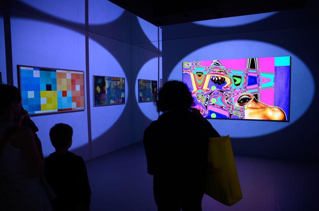 Unterhaltungselektronik wird in der Tendenz billiger. (Symbolbild) - Foto: Bernd von Jutrczenka/dpa