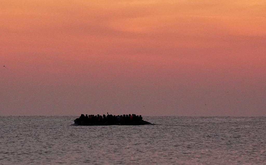 Immer wieder versuchen Menschen, auf kleinen Booten den Ärmelkanal nach Großbritannien zu überqueren. (Archivbild) - Foto: Gareth Fuller/PA Wire/dpa