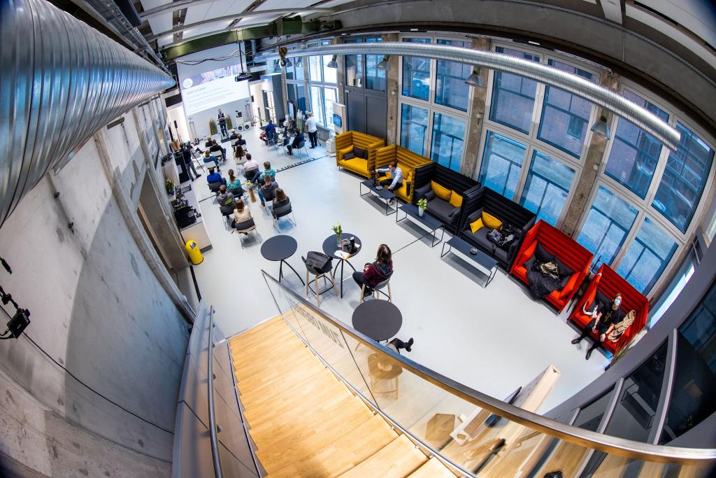 Techfirmen in Deutschland sammeln wieder mehr Geld von Investoren ein. (Archivbild) - Foto: Jens Büttner/dpa-Zentralbild/dpa