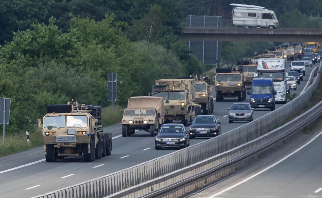 In Notfallsituationen sollen Militärs künftig von bestimmten Regeln für den Güterverkehr ausgenommen werden. (Archivbild) - Foto: Friso Gentsch/dpa