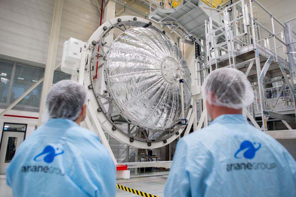 Am Bremer Standort der ArianeGroup wird die Oberstufe der Trägerrakete gebaut und integriert. - Foto: Hauke-Christian Dittrich/dpa