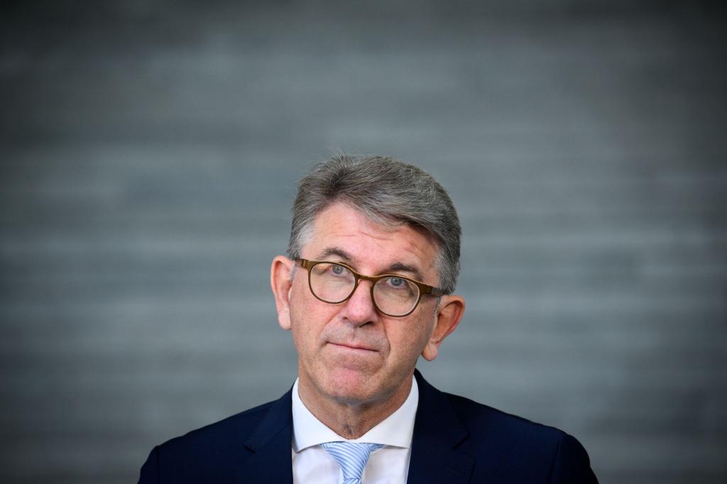 Die Übertragung von Weimers Geschäftsanteilen soll bis Jahresende vollzogen sein. (Archivbild) - Foto: Bernd von Jutrczenka/dpa