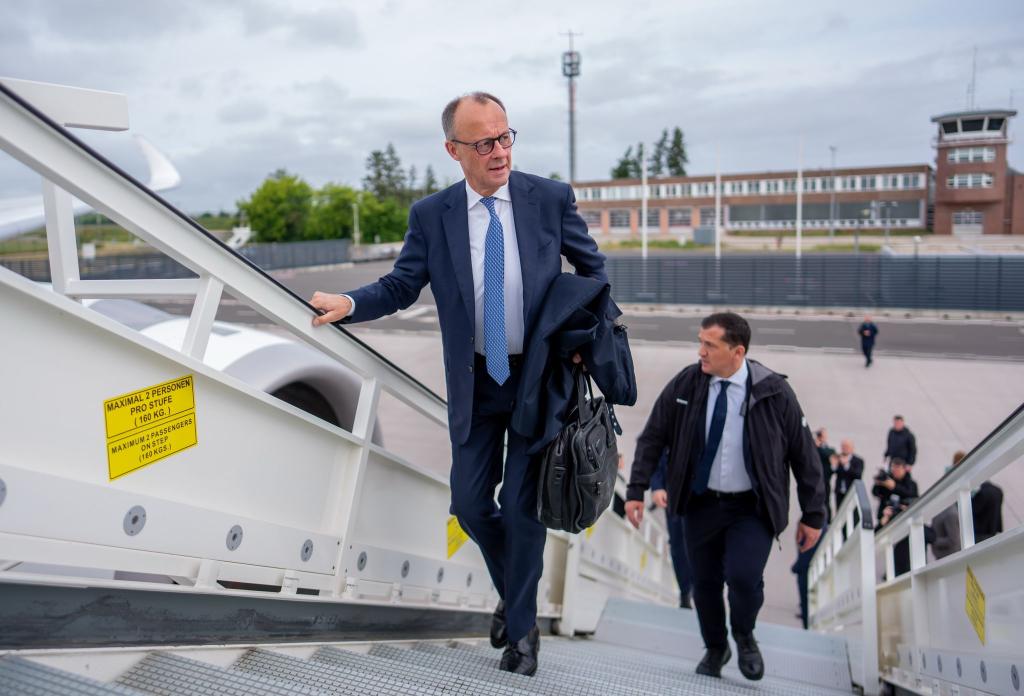 CDU-Chef Friedrich Merz steht vor seiner bislang längsten Auslandsreise als Bundeskanzler. (Archivbild) - Foto: Michael Kappeler/dpa