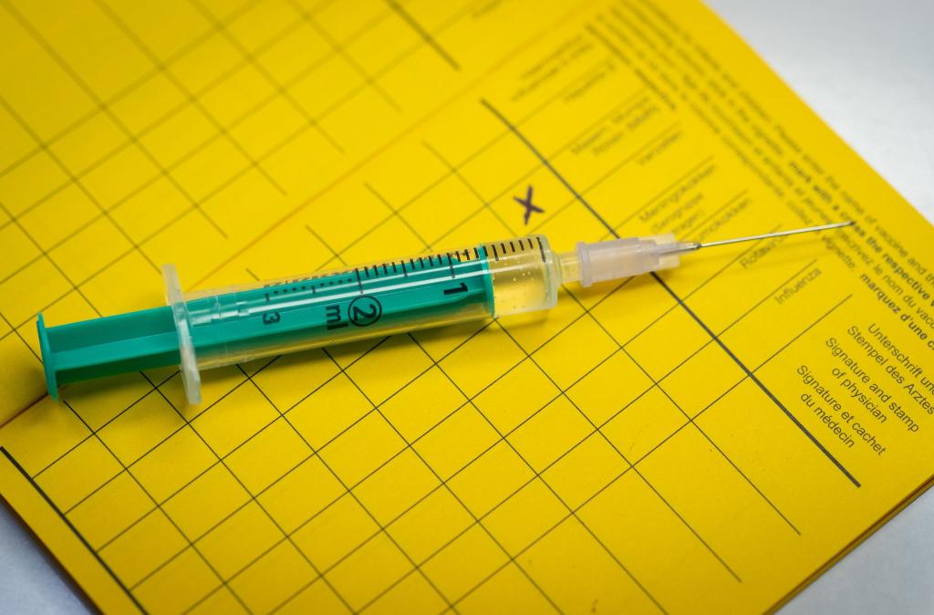 Eine Impfung sorgt dafür, dass der Körper weiß, was im Ernstfall zu tun ist. (Symbolbild) - Foto: Friso Gentsch/dpa