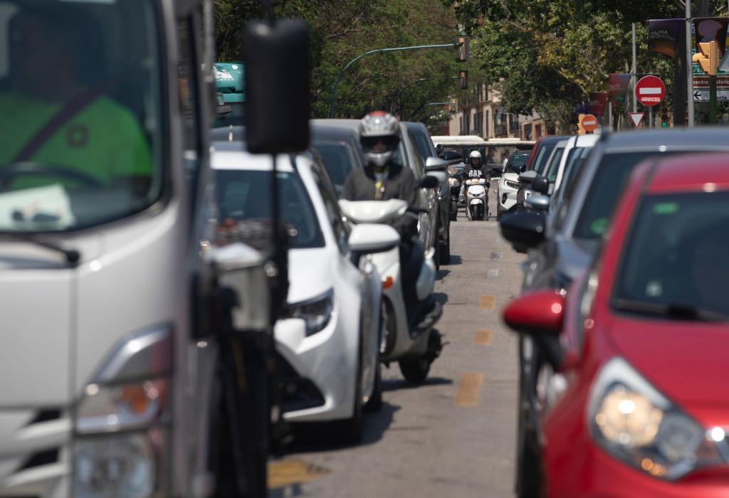 Im Zentrum Palmas gibt es seit Jahresbeginn eine Umweltzone, in die Urlauberautos mit ausländischem Kennzeichen - auch wenn sie schadstoffarm oder sogar elektrisch sind - nicht einfahren dürfen. (Archivbild) - Foto: Clara Margais/dpa