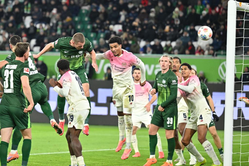 Das Kopfballtor von Denis Vavro war für den VfL Wolfsburg zu wenig. - Foto: Swen Pförtner/dpa