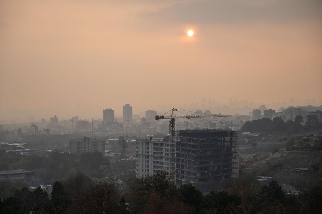 Wegen der drastischen Luftverschmutzung in Teheran hat die Umweltbehörde der Hauptstadt eine Warnung an die Bevölkerung ausgesprochen. (Archivbild) - Foto: Arne Immanuel Bänsch/dpa