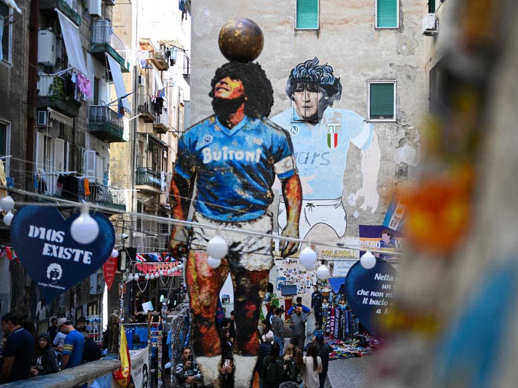Maradona spielte 1984 bis 1991 in Neapel. (Archivbild) - Foto: Arne Dedert/dpa