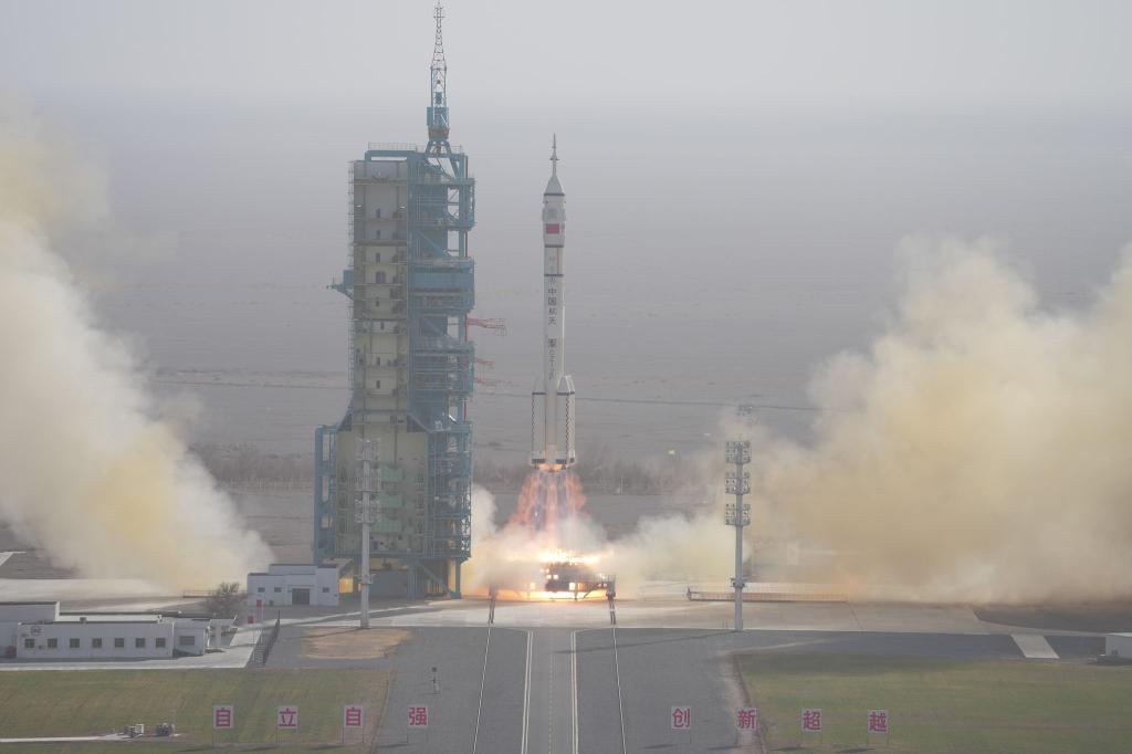 China hat früher als geplant die «Shenzhou 22» ins All geschickt. - Foto: Li Minggang/XinHua/dpa