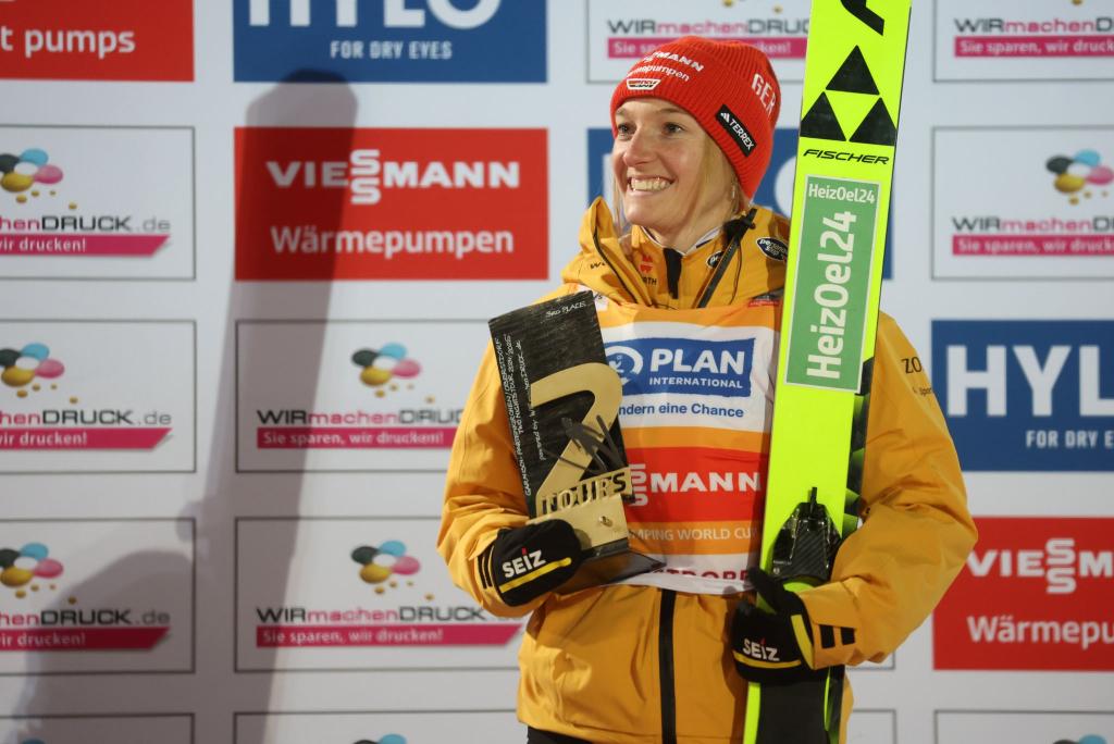 Katharina Schmid kämpft seit Jahren für eine Vierschanzentournee der Frauen. (Archivfoto) - Foto: Karl-Josef Hildenbrand/dpa
