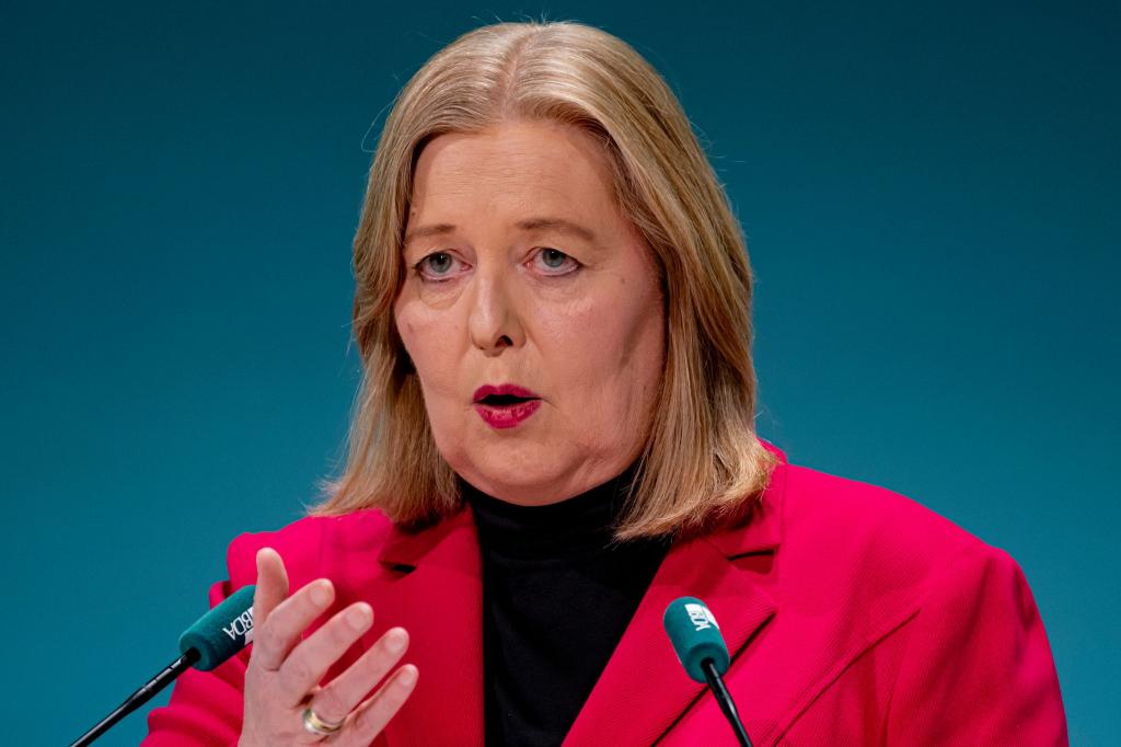 Arbeitsministerin Bärbel Bas (SPD) wirbt für die Rentenpläne. - Foto: Fabian Sommer/dpa