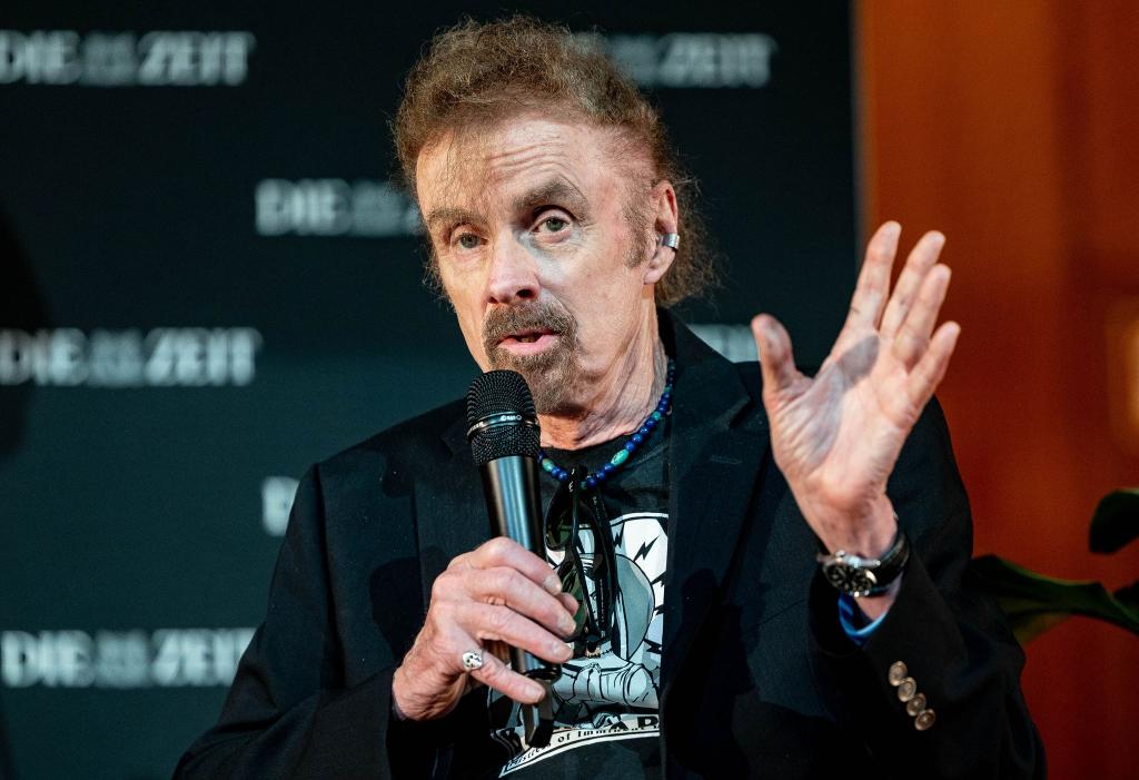 T.C. Boyle hat keine Angst vor der KI. (Archivbild) - Foto: Axel Heimken/dpa