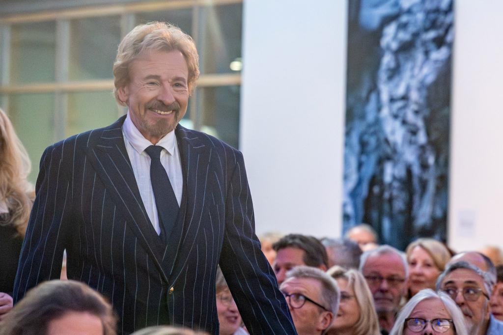 Moderator Thomas Gottschalk will sich nach einem Abschied aus dem TV-Geschäft für mindestens ein Jahr aus der Öffentlichkeit zurückziehen und reisen. (Archivbild) - Foto: Armin Weigel/dpa