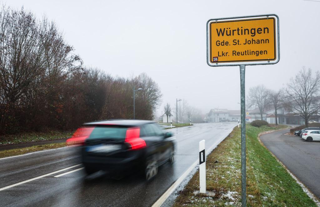 Die Ermittlungen der Polizei laufen. - Foto: Christoph Schmidt/dpa