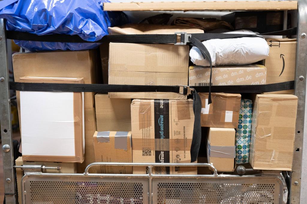 Auch das hohe Retourenaufkommen trägt dazu bei, dass die Paketmenge in Deutschland zuletzt gestiegen ist. - Foto: Sebastian Kahnert/dpa