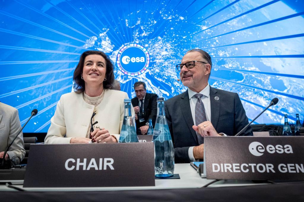 Schon seit Längerem steht fest, dass es für Europa drei Plätze Richtung Mond geben soll. (Archivbild) - Foto: Sina Schuldt/dpa