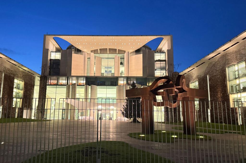 Hinter verschlossenen Türen wird beraten. - Foto: Paul Zinken/dpa