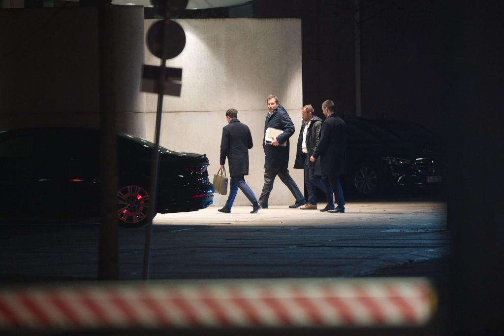 Nach fast sechs Stunden haben die Spitzen von Union und SPD ihre Beratungen beendet. - Foto: Paul Zinken/dpa