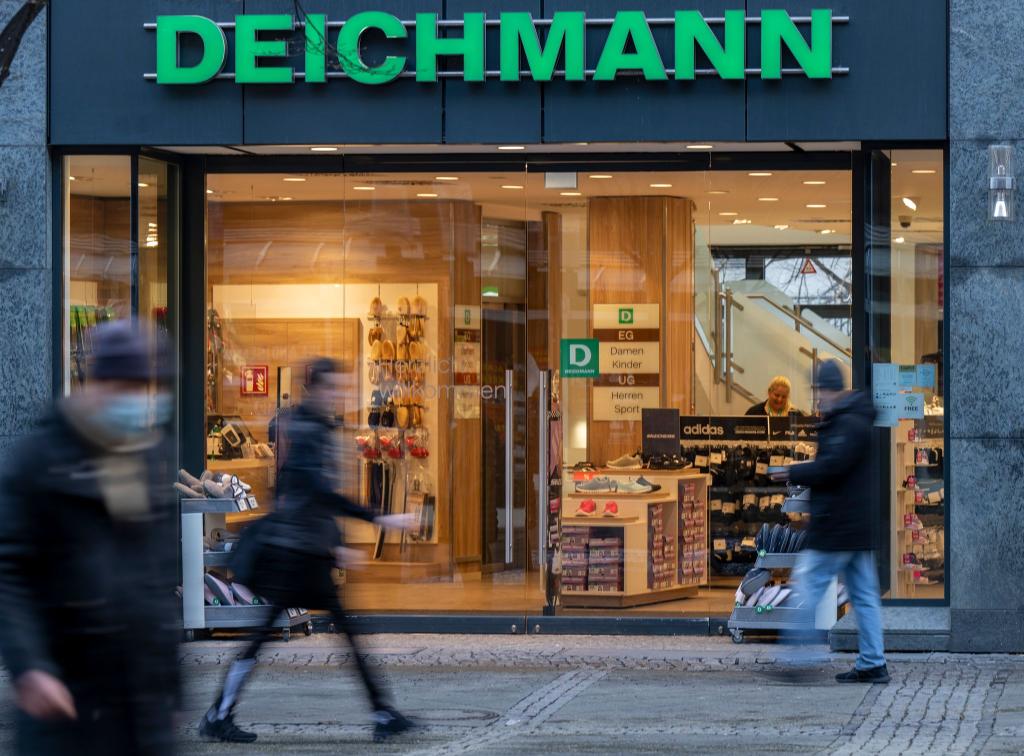 Da sind sie ja, die Schuh-Kartons! Die Pappbehältnisse stehen im Zentrum eines Rechtsstreits. - Foto: Monika Skolimowska/dpa