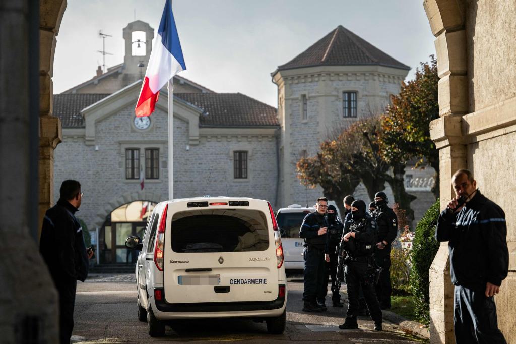 Ein Gefängnisausbrecher in Frankreich ist später beim Kaffeetrinken in einem Bistro gefasst worden. (Symbolfoto) - Foto: Arnaud Finistre/AFP/dpa