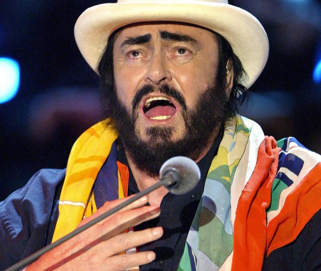 Der echte Luciano Pavarotti - 2003 bei einem «Wetten, dass..?»-Auftritt. (Archivbild) - Foto: Uli Deck/dpa-pool/dpa