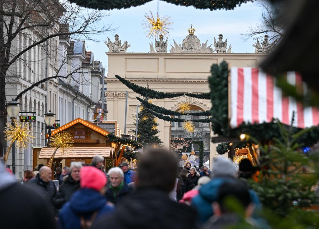 Der Einzelhandel erwartet für das diesjährige Weihnachtsgeschäft in den Monaten November und Dezember Umsätze in Höhe von 126,2 Milliarden Euro (Archivbild). - Foto: Soeren Stache/dpa/ZB