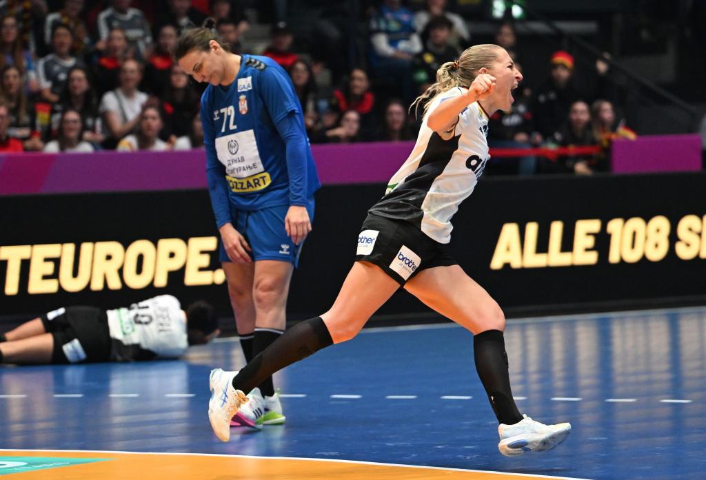 Die deutschen Handballerinnen haben das letzte WM-Vorrundenspiel gegen Serbien gewonnen. - Foto: Marijan Murat/dpa