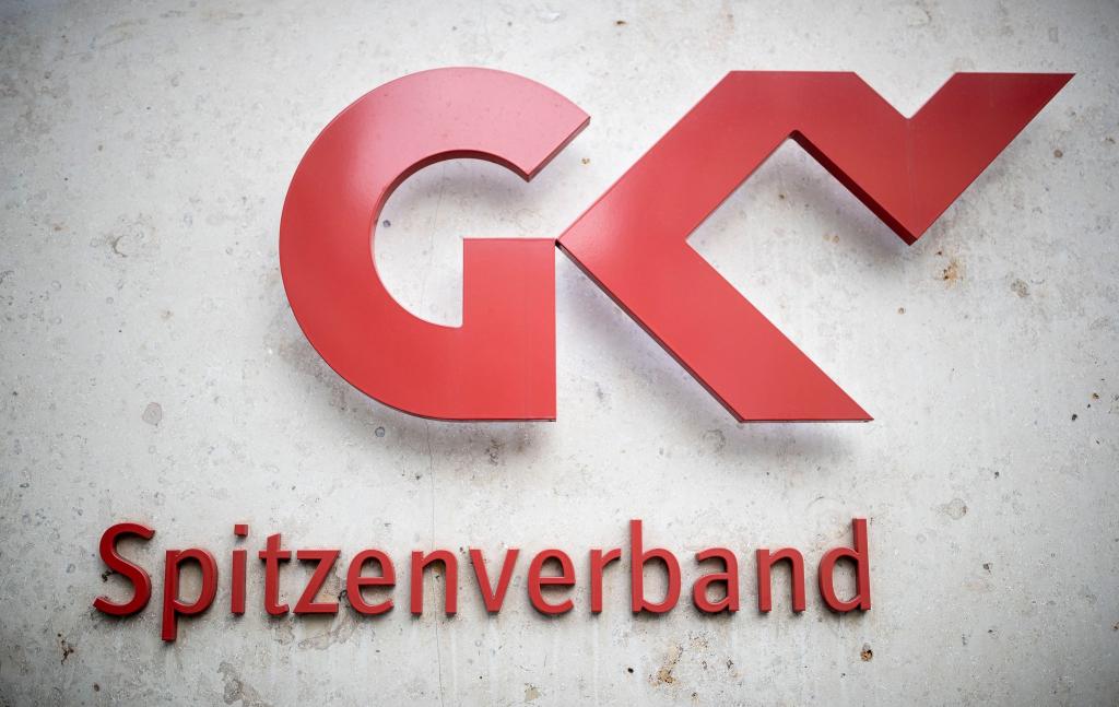 Der GKV-Spitzenverband, Vertreter der gesetzlichen Krankenkassen, streitet mit dem Bund um Milliardenkosten für Bürgergeldempfänger. (Archivbild) - Foto: Michael Kappeler/dpa